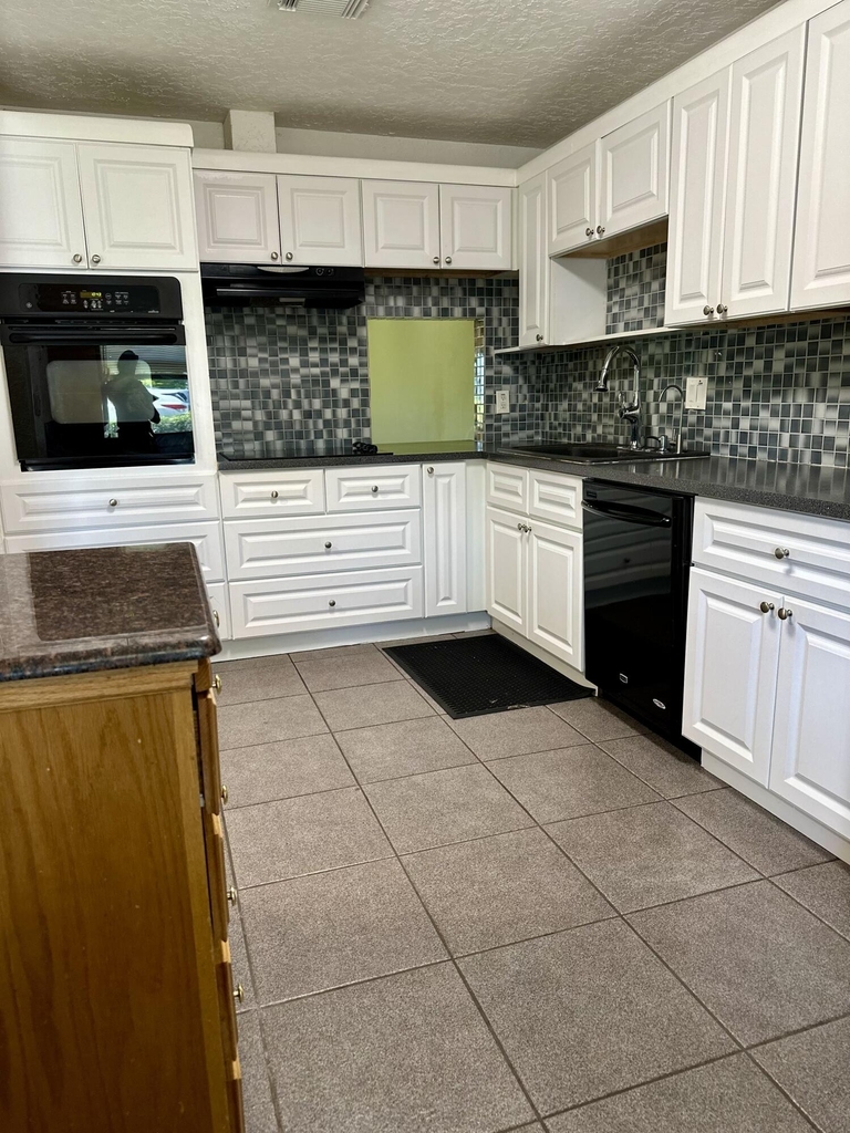 2886 Fernley Drive E - Photo 3