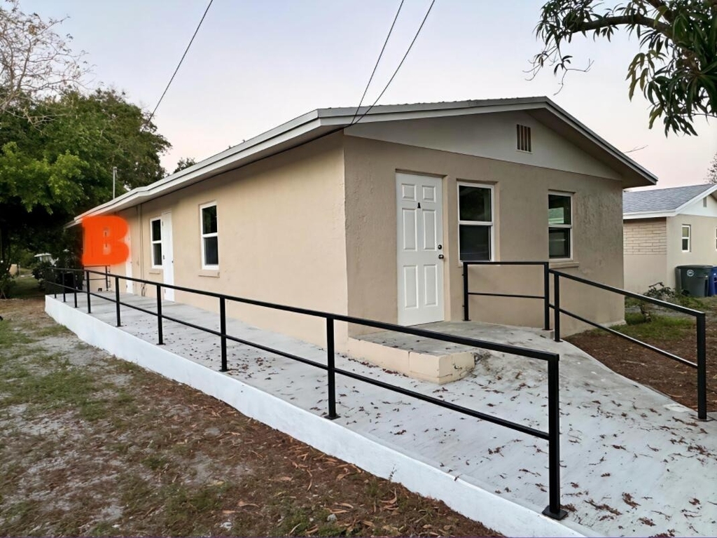 1502 Avenue I - Photo 5
