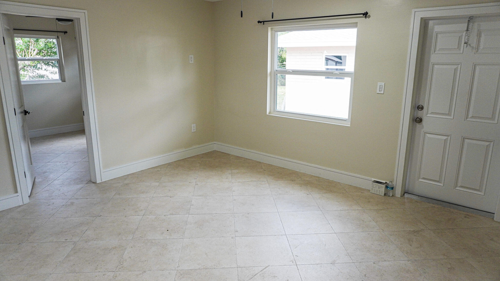 1502 Avenue I - Photo 1