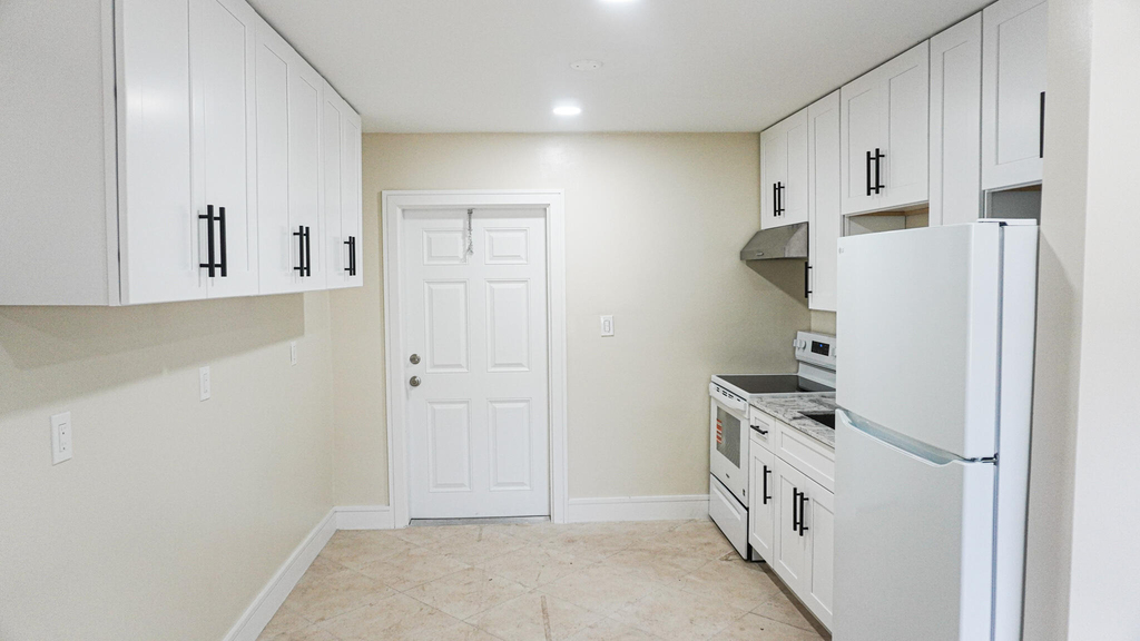 1502 Avenue I - Photo 0