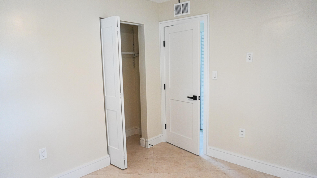 1502 Avenue I - Photo 3