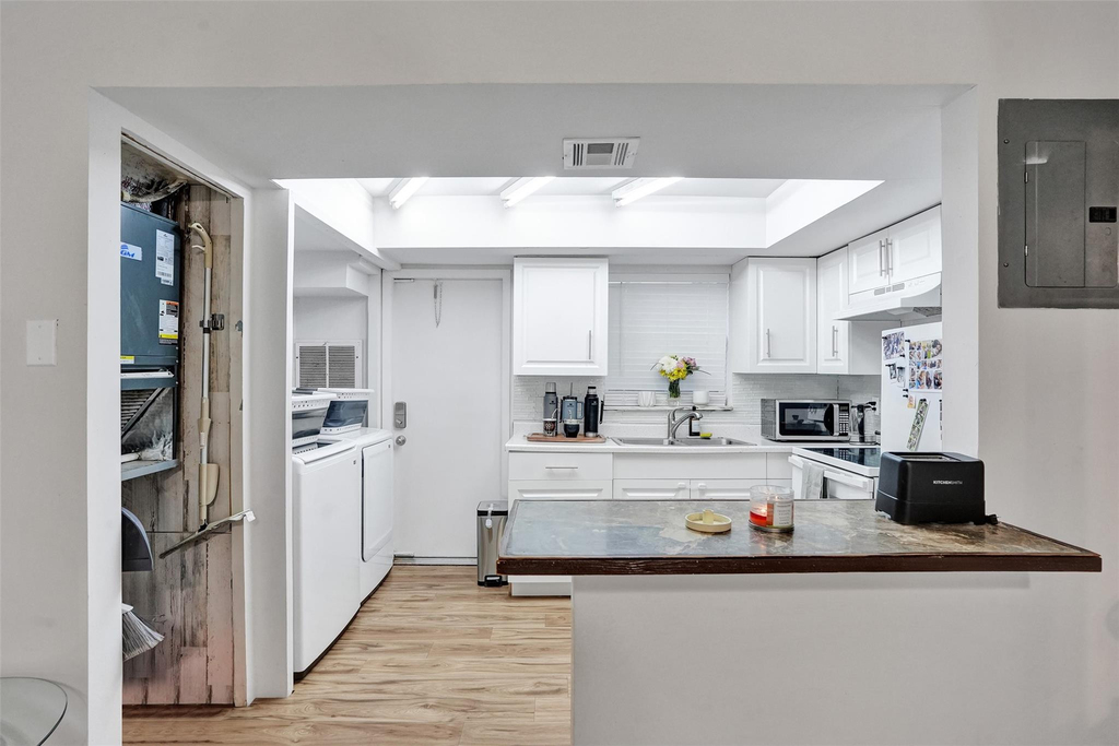 4240 Nw 21st Avenue - Photo 0
