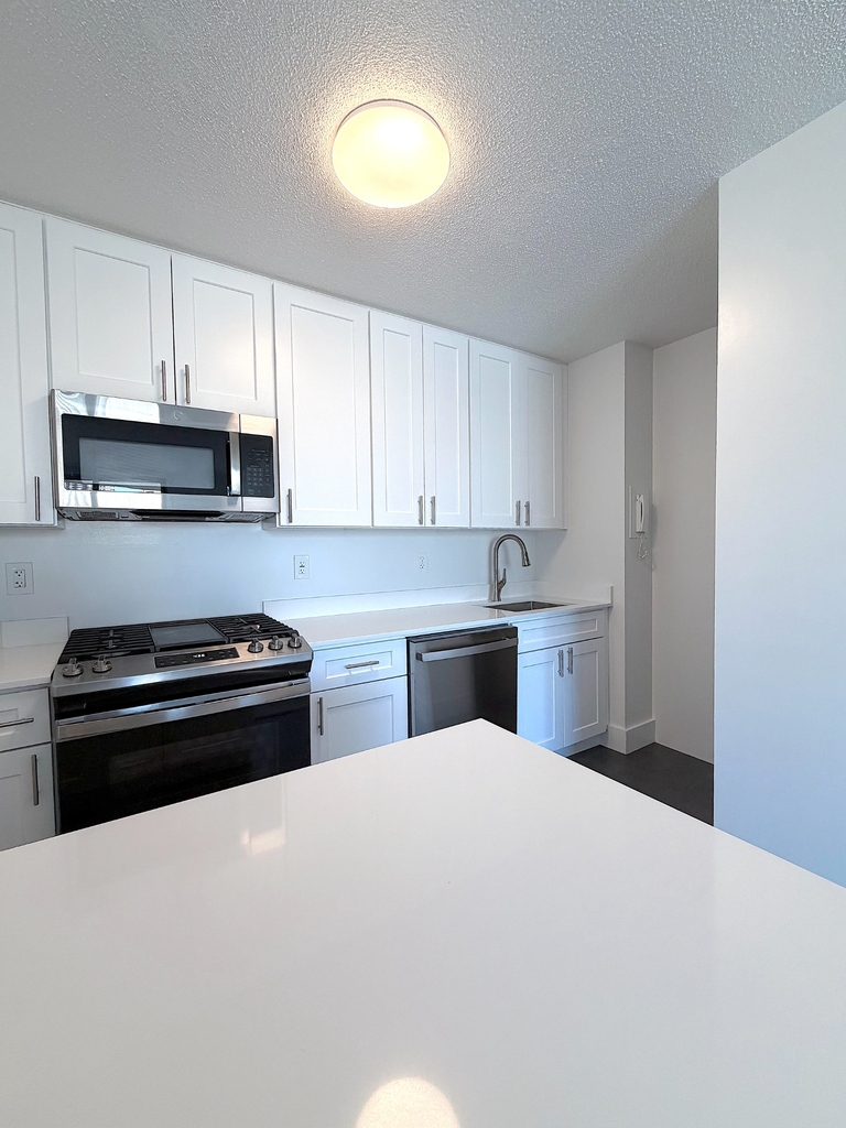 Second Avenue - Photo 1