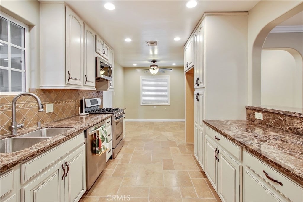 5923 Jumilla Avenue - Photo 10