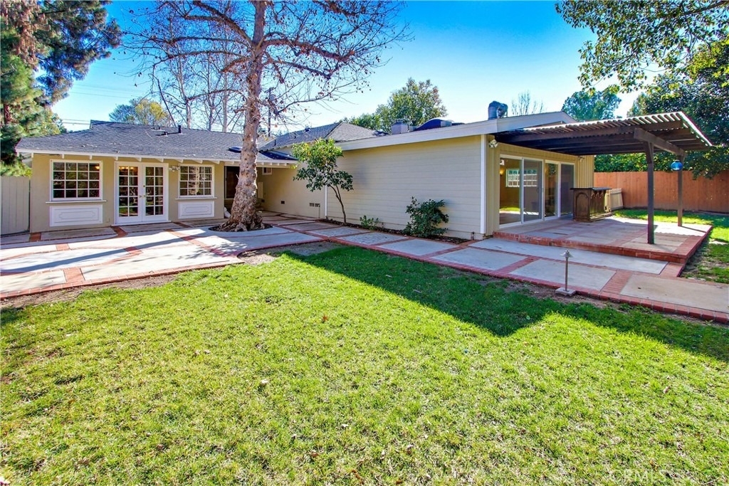5923 Jumilla Avenue - Photo 8