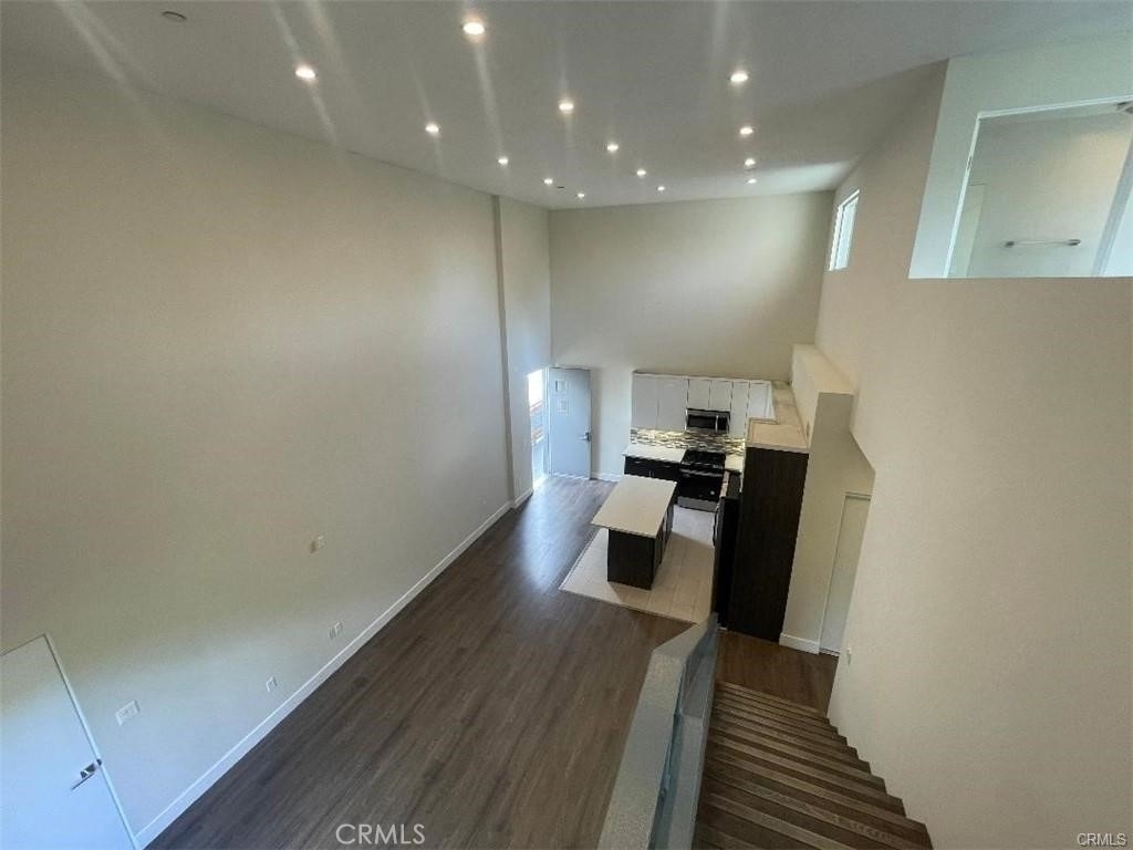6445 Woodley Avenue - Photo 10