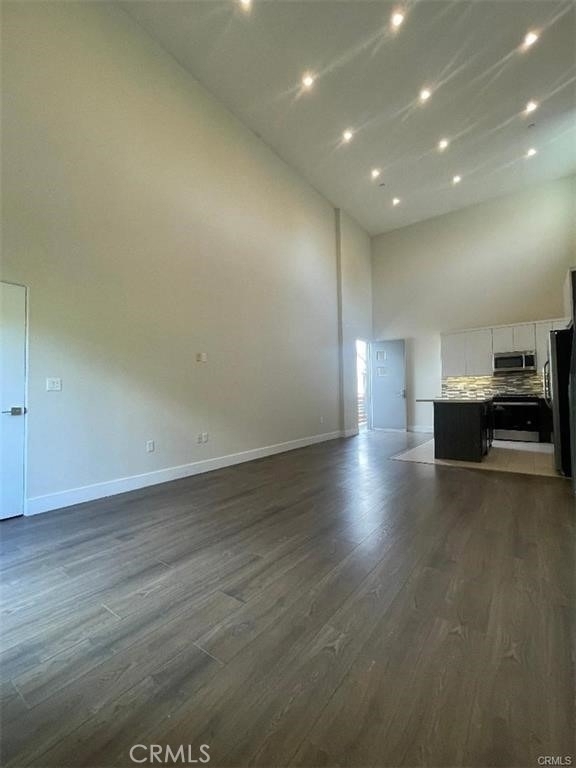 6445 Woodley Avenue - Photo 7