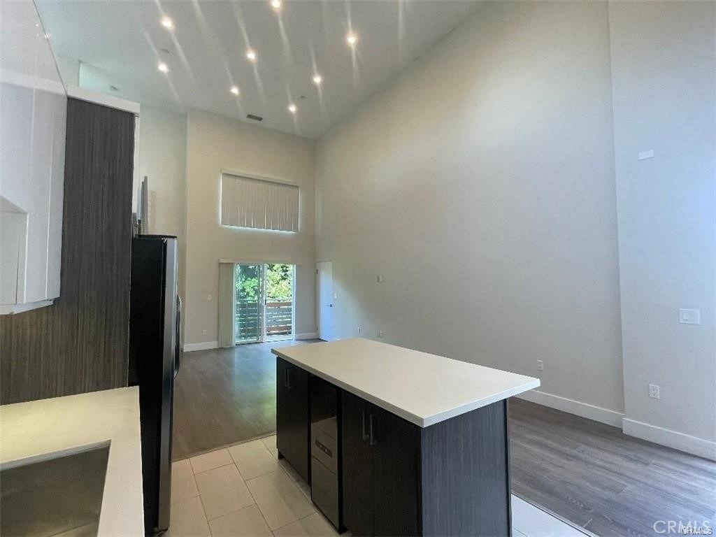 6445 Woodley Avenue - Photo 5