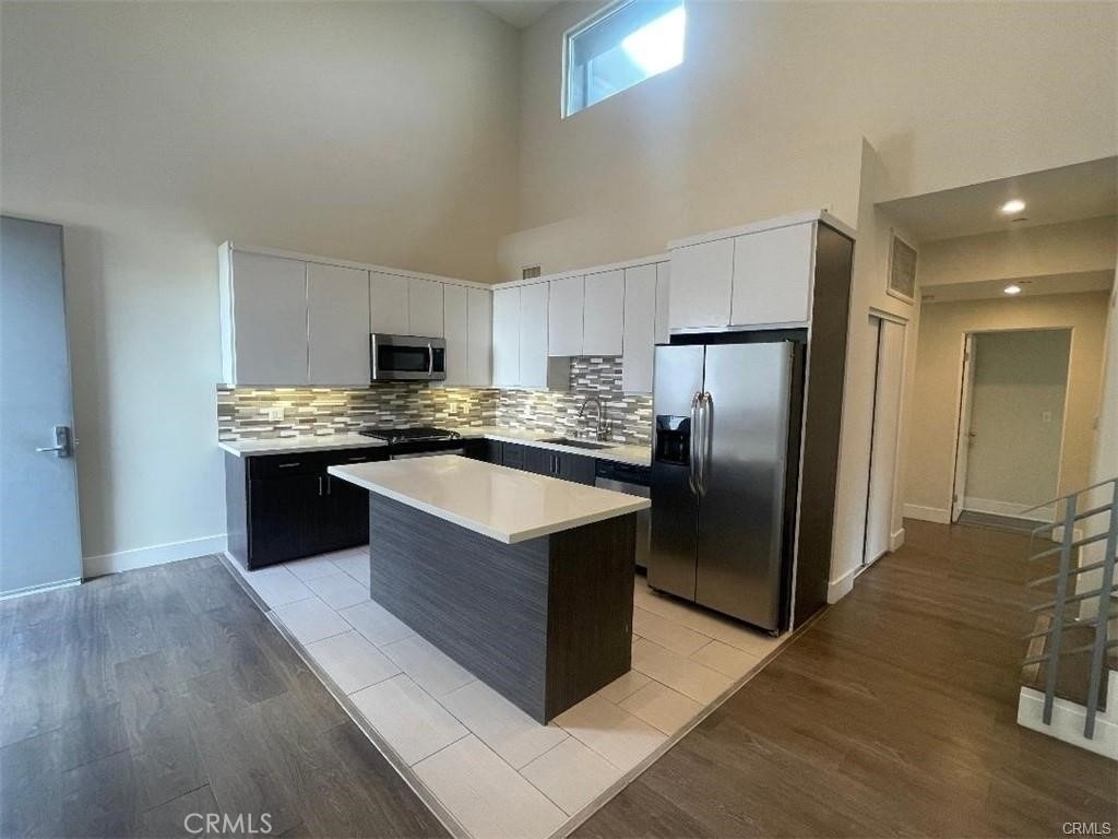 6445 Woodley Avenue - Photo 3
