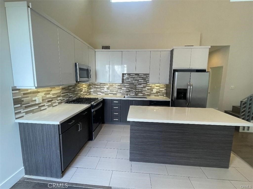6445 Woodley Avenue - Photo 4