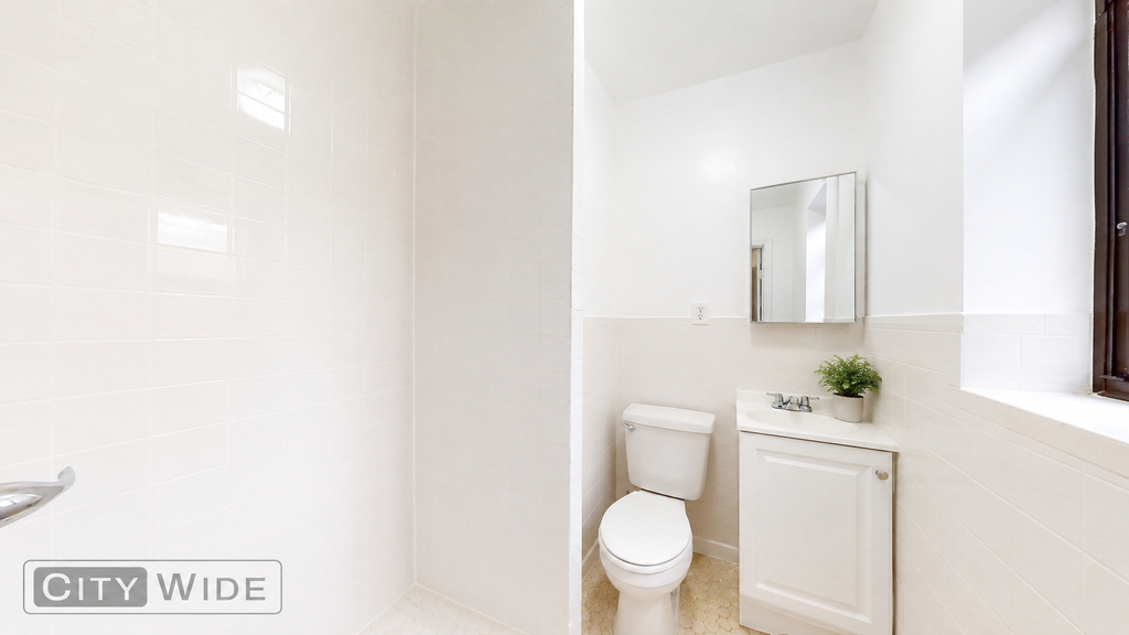 1427 York Ave. #5E - Photo 4