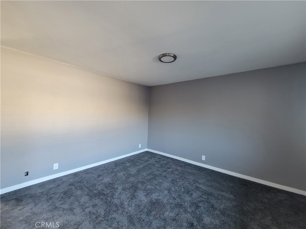 409 E Market - Photo 1