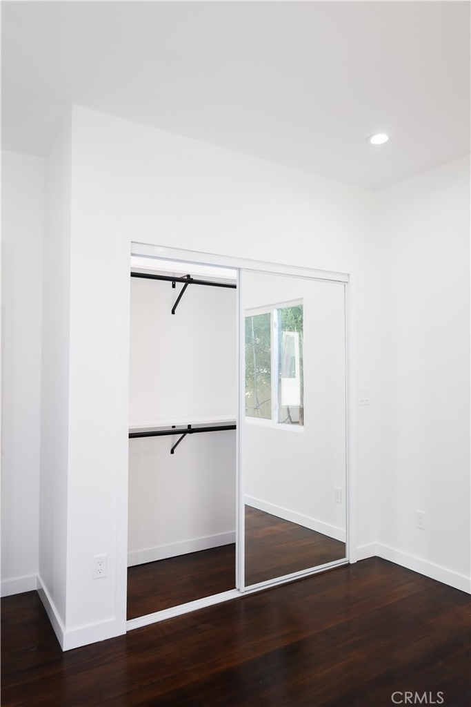1033 1039 Gladys Ave - Photo 7