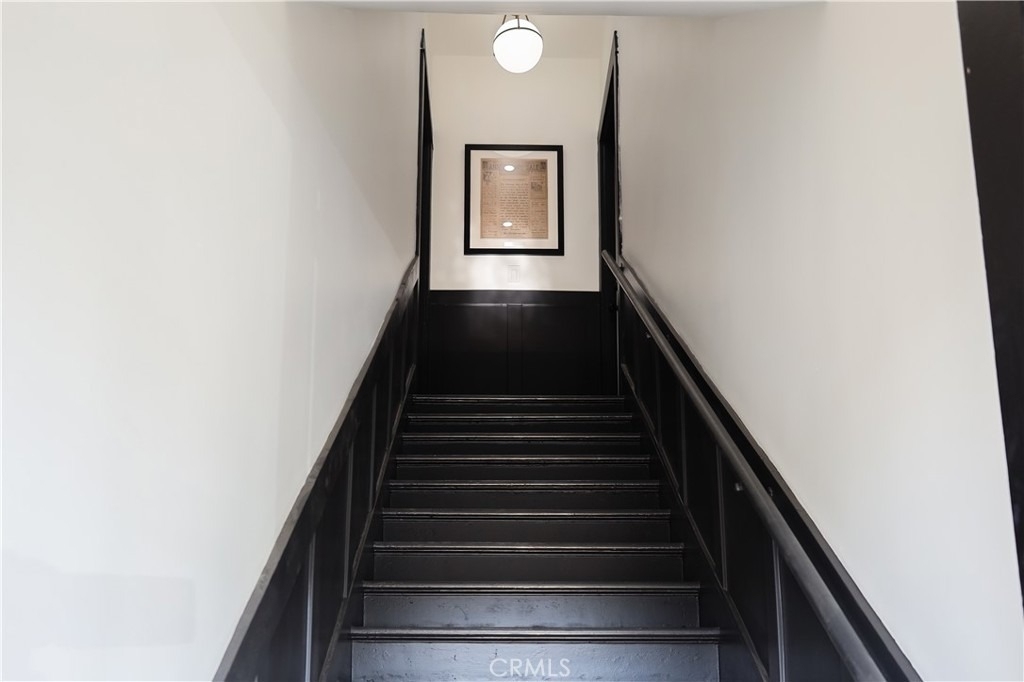 1033 1037 Gladys Ave - Photo 2