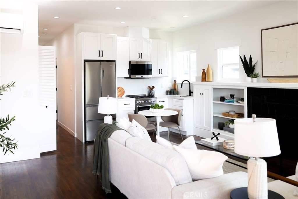 1033 1037 Gladys Ave - Photo 5