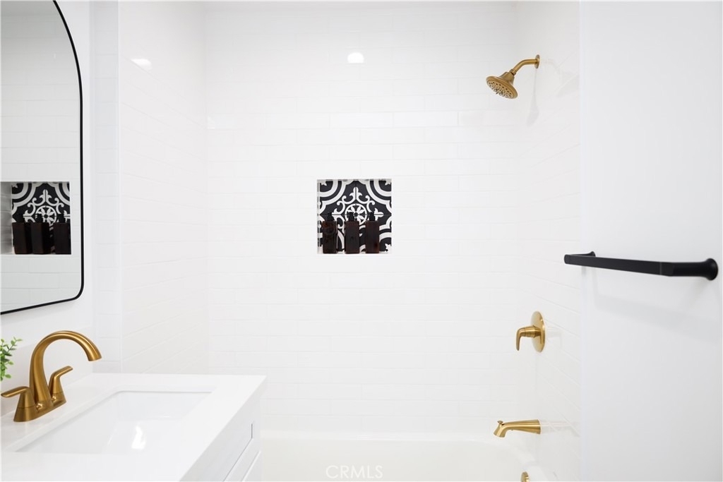 1033 1037 Gladys Ave - Photo 11