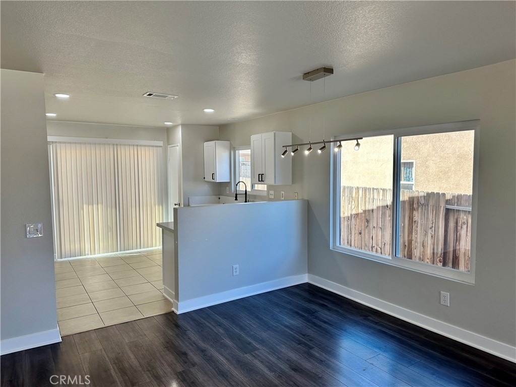 11923 Spring Hill Court - Photo 4
