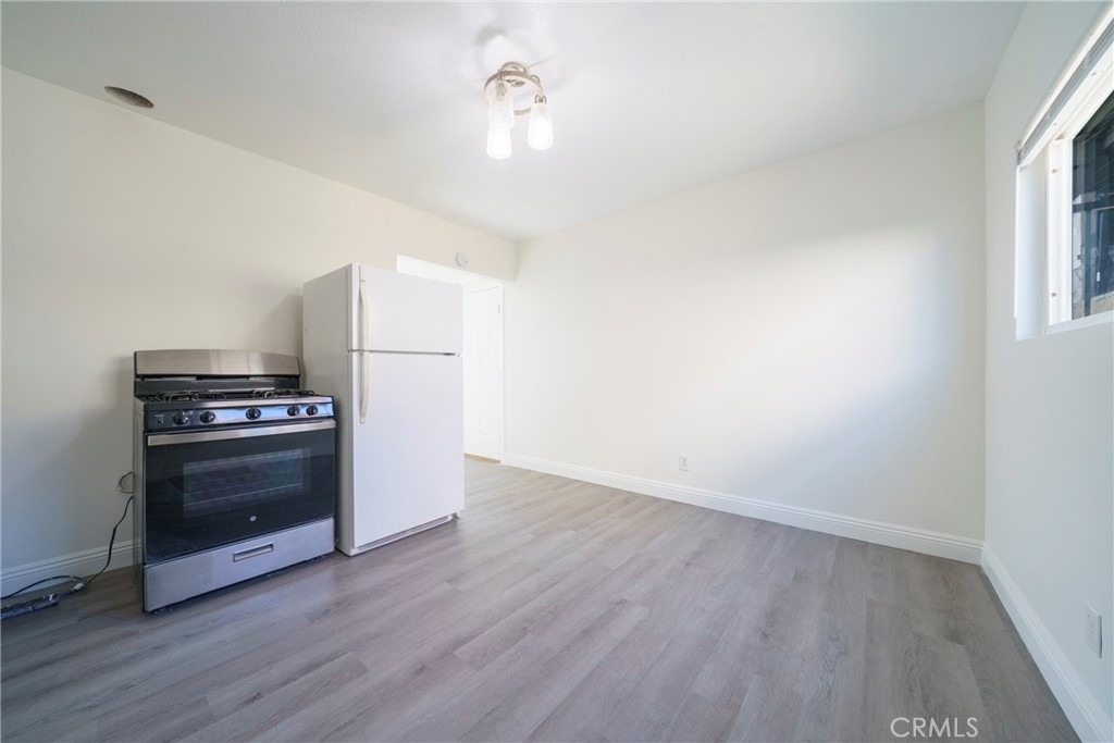 1612 W 226th - Photo 6