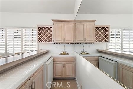 322 Jasmine Avenue - Photo 3