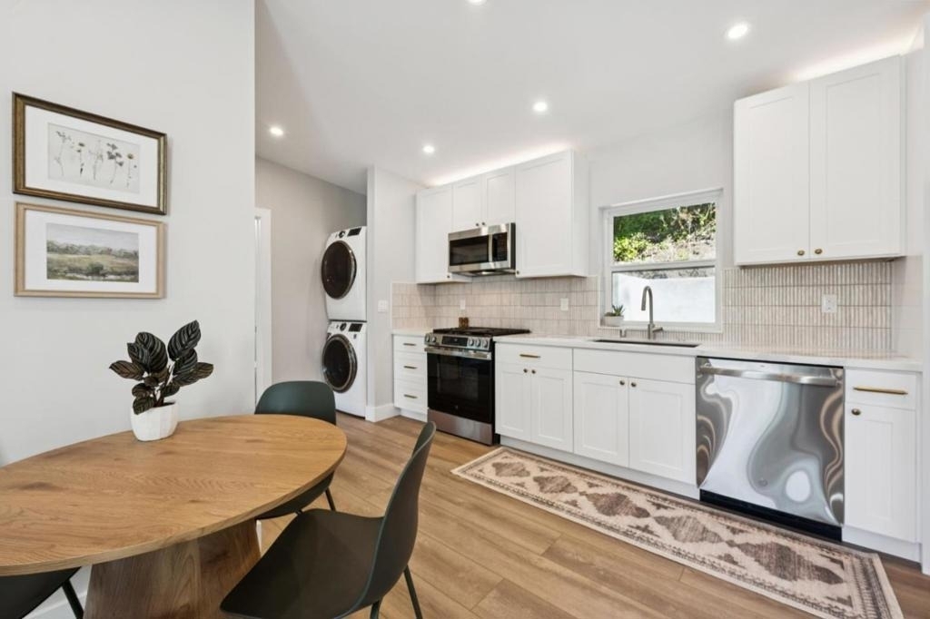 196 Amapola Avenue - Photo 3