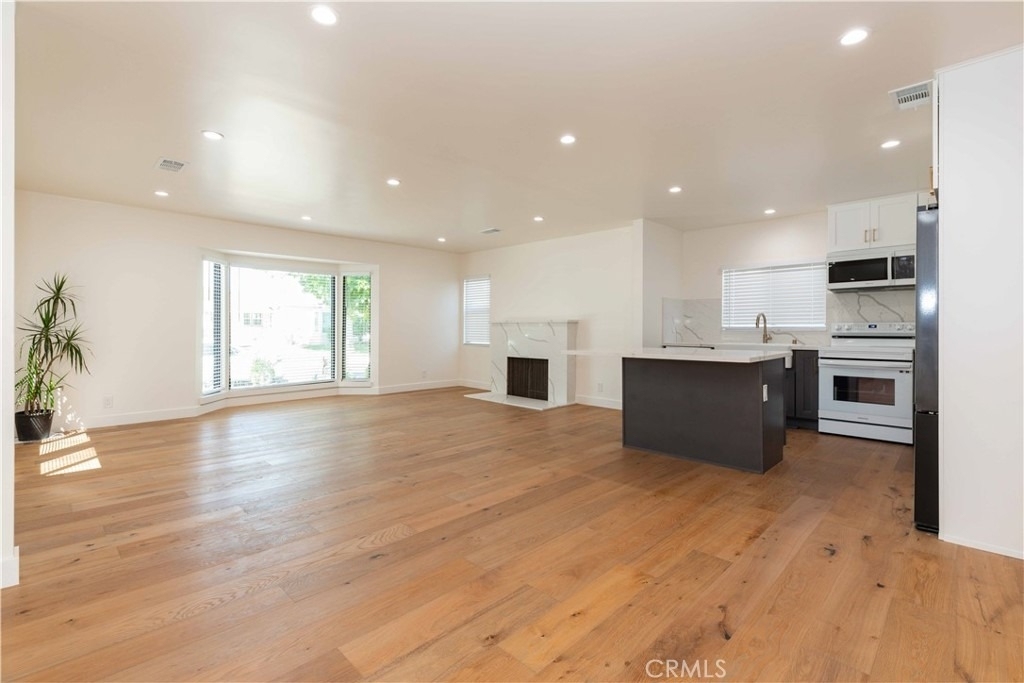 8006 Glider Avenue - Photo 10
