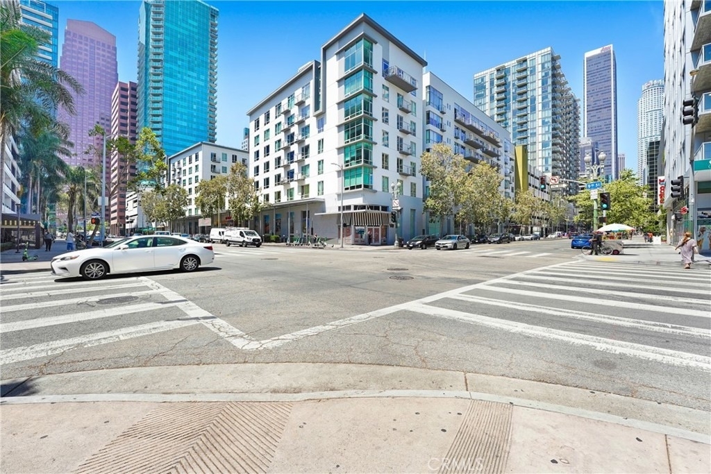 645 W 9th Street - Photo 0