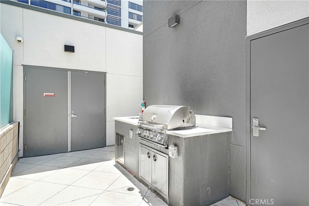 645 W 9th Street - Photo 18