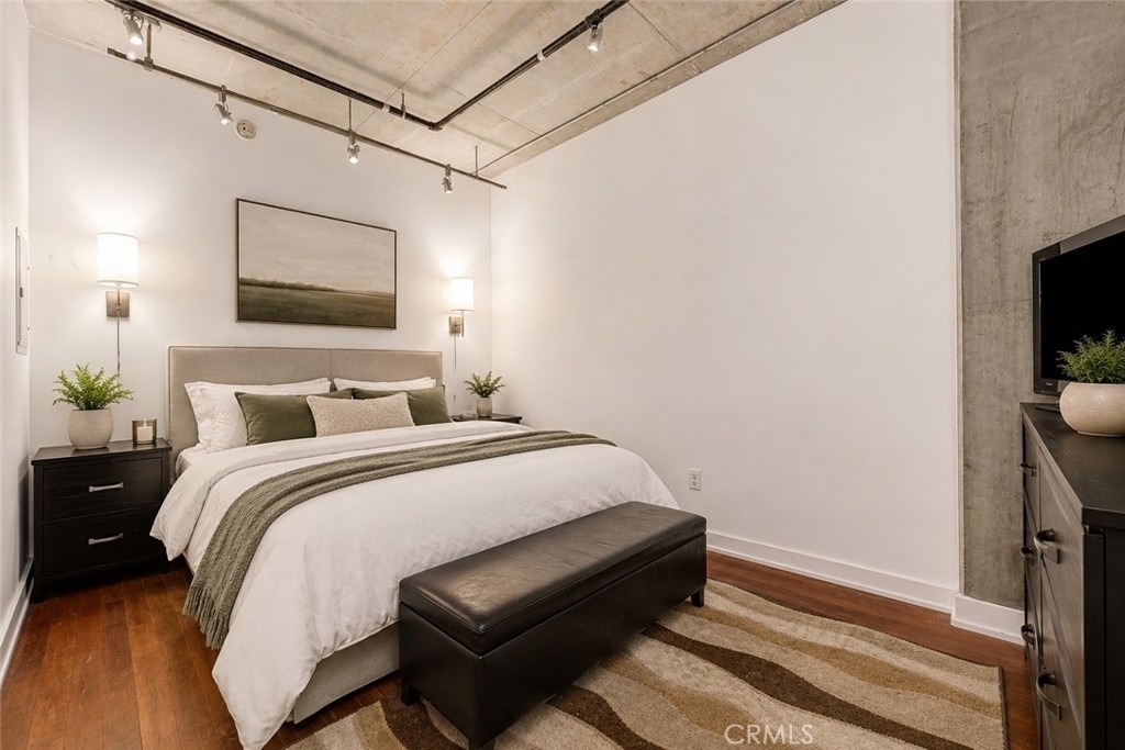 645 W 9th Street - Photo 8