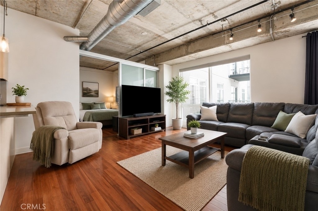 645 W 9th Street - Photo 2