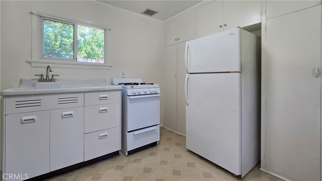 901 N Indian Hill Boulevard - Photo 7