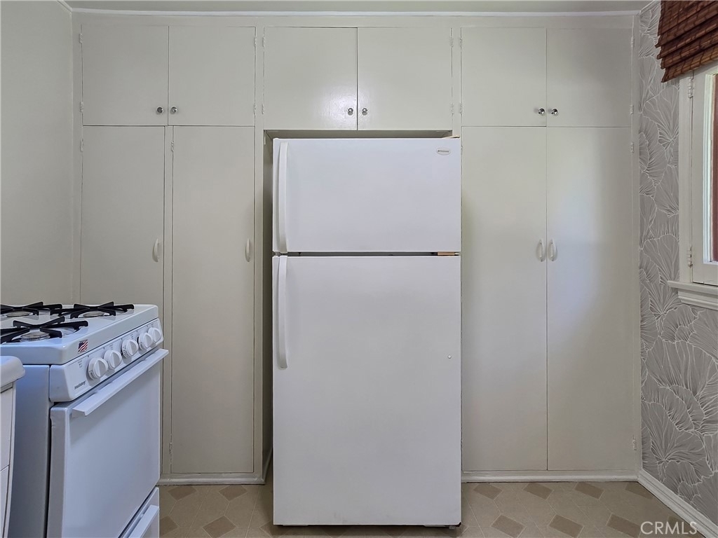 901 N Indian Hill Boulevard - Photo 11