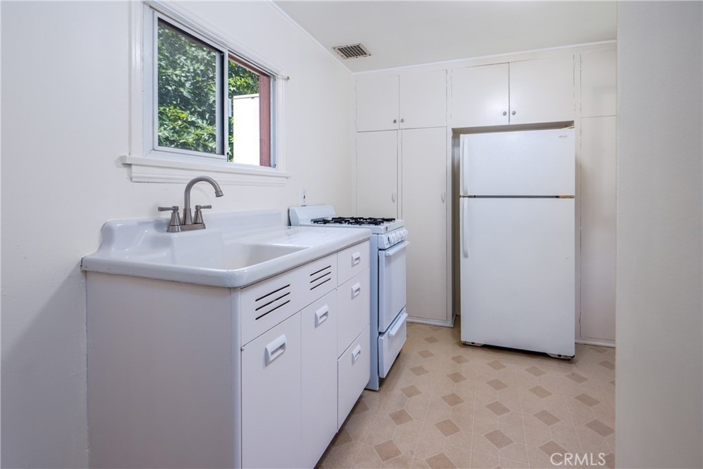 901 N Indian Hill Boulevard - Photo 6