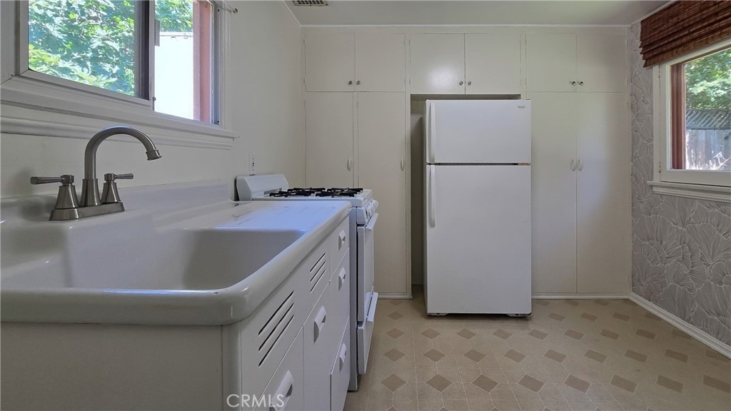 901 N Indian Hill Boulevard - Photo 8
