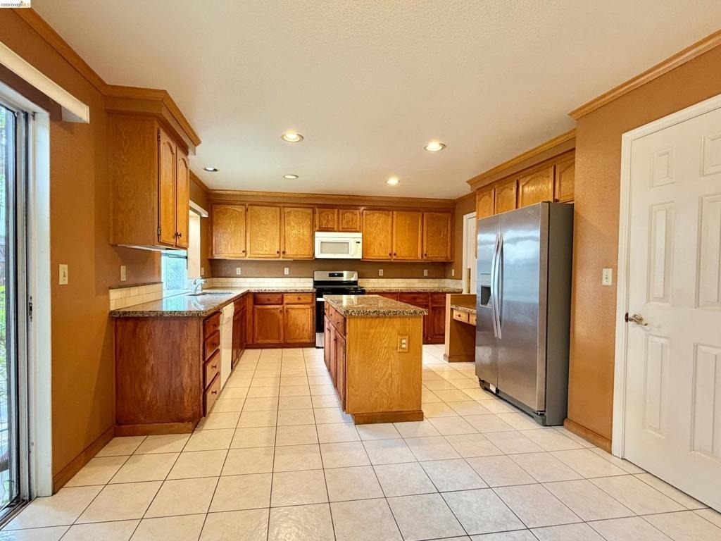 7 Goldmeadow Ct - Photo 2