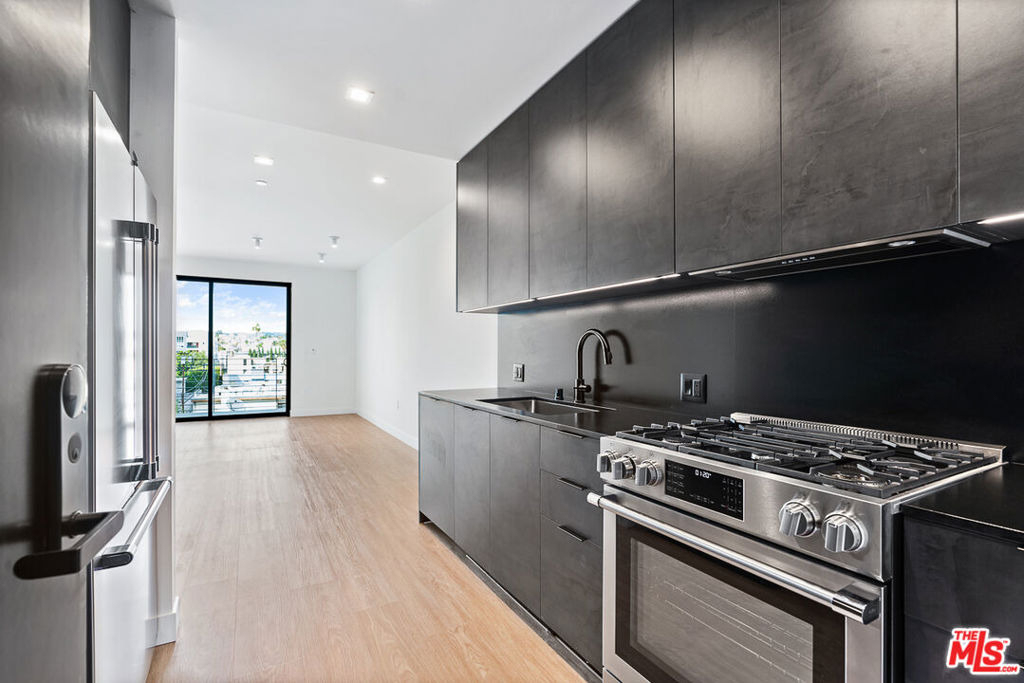 3667 Keystone Avenue - Photo 3