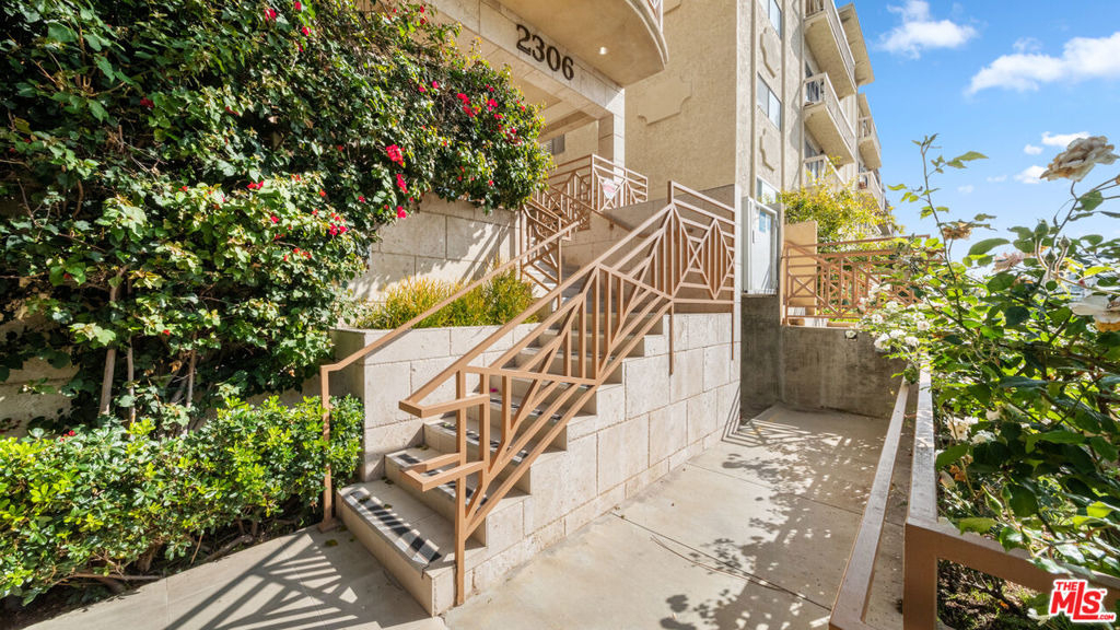 2306 Fox Hills Drive - Photo 17