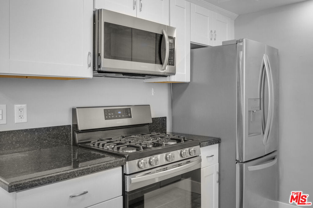 16144 W Sunset Boulevard - Photo 8