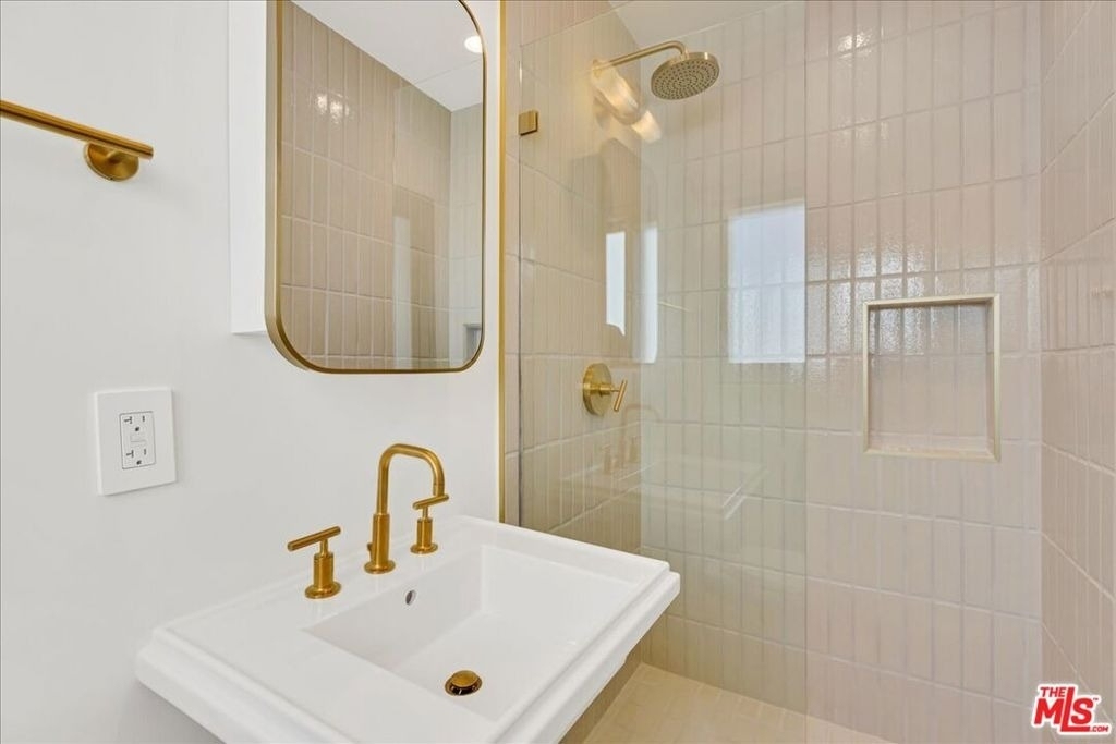 210 S Hamilton Drive - Photo 15