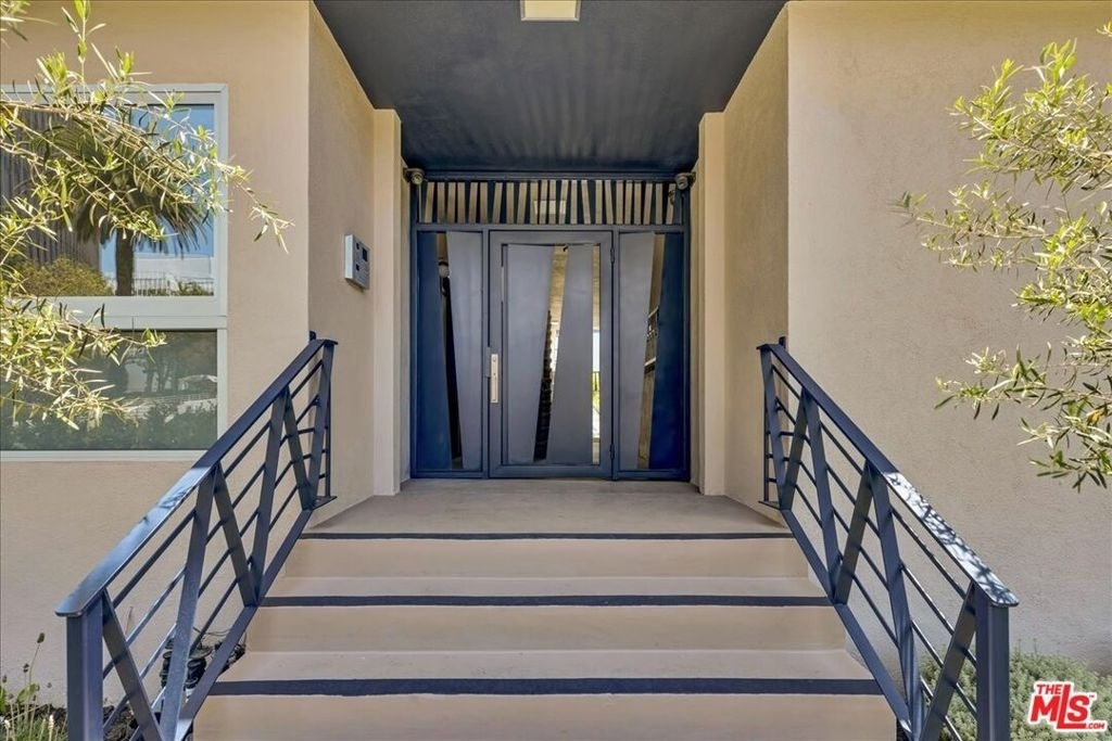 210 S Hamilton Drive - Photo 23