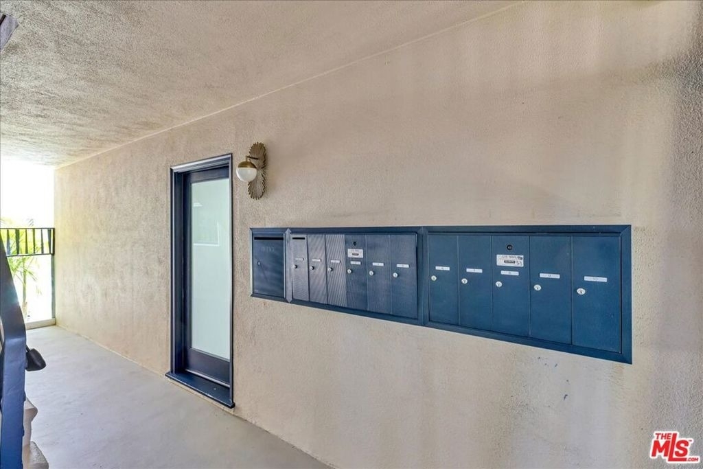 210 S Hamilton Drive - Photo 24