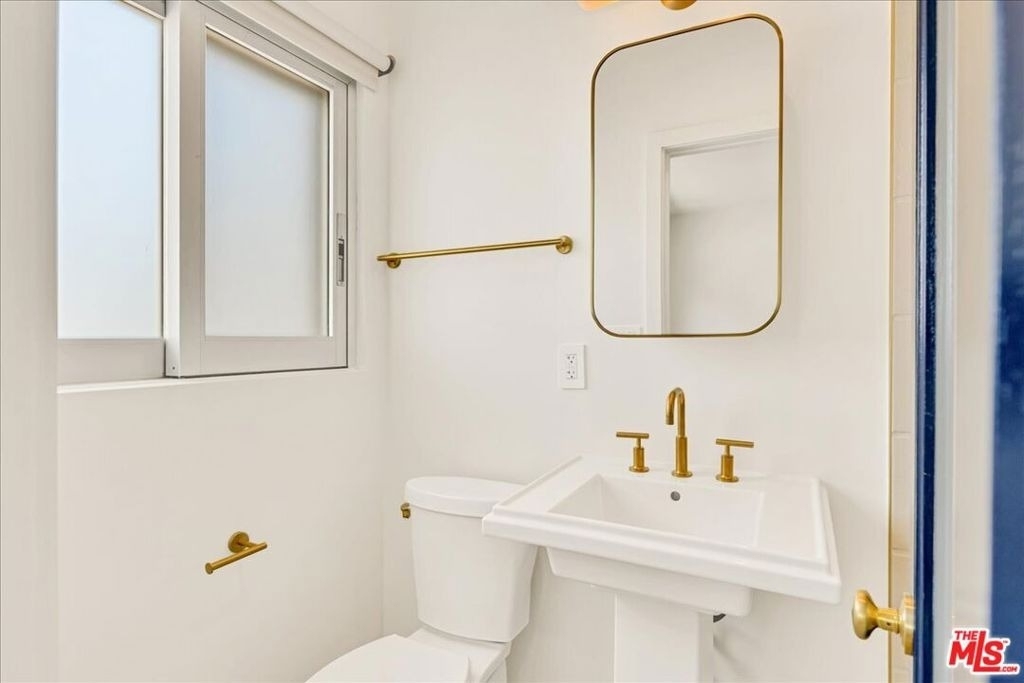 210 S Hamilton Drive - Photo 14