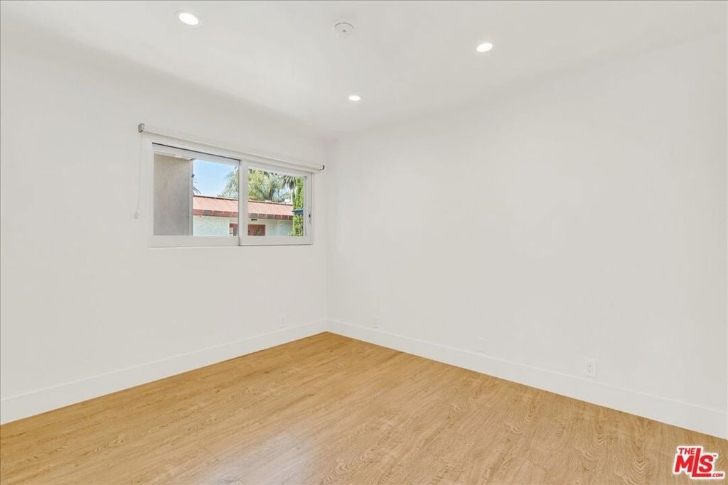 210 S Hamilton Drive - Photo 10