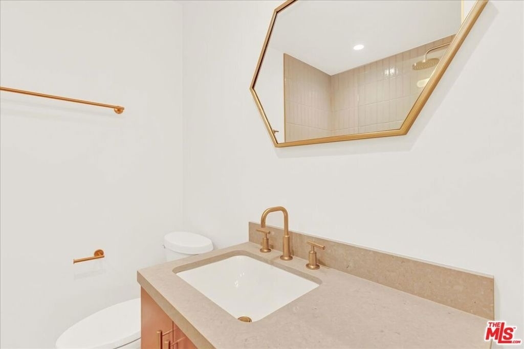 210 S Hamilton Drive - Photo 9