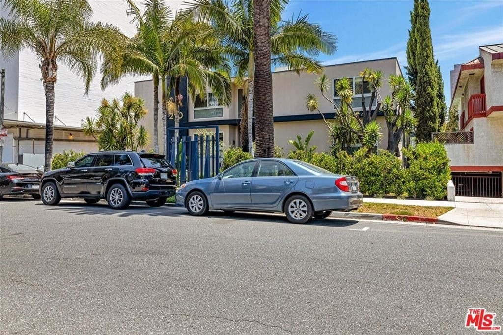 210 S Hamilton Drive - Photo 17