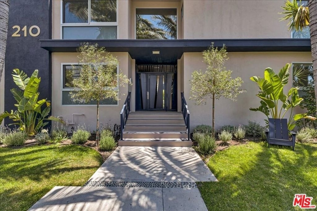 210 S Hamilton Drive - Photo 21