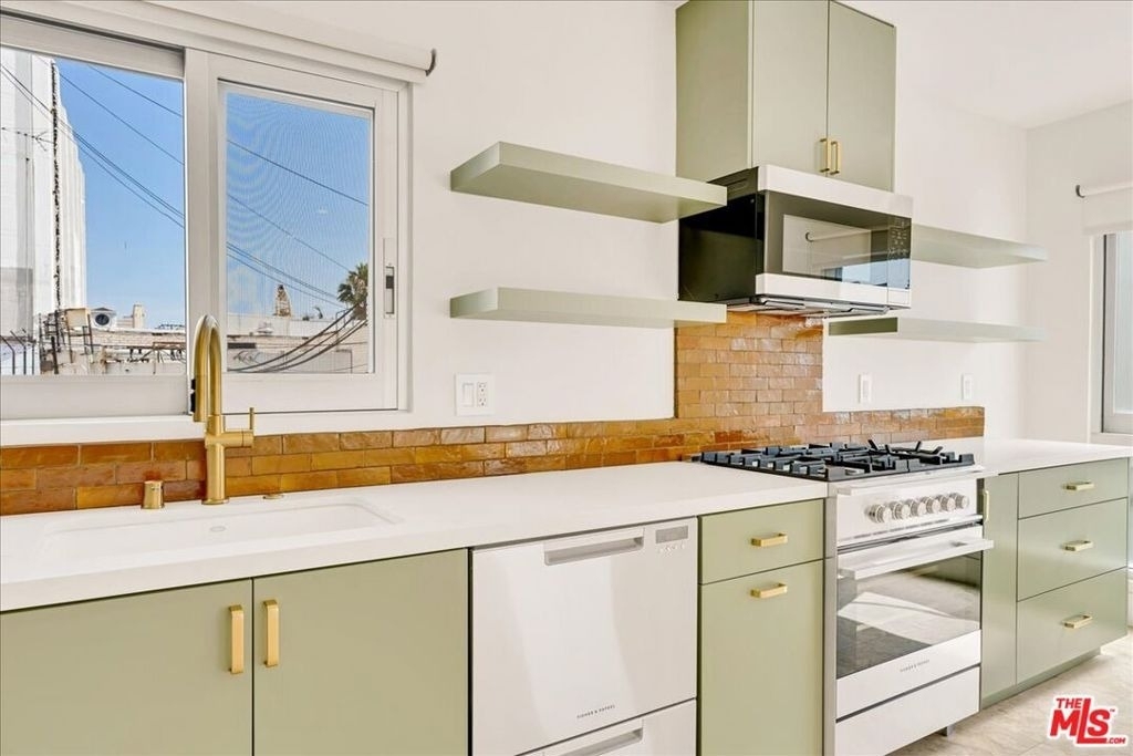 210 S Hamilton Drive - Photo 3