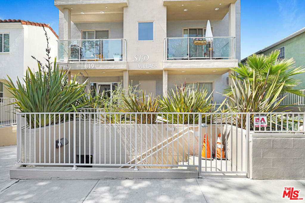 819 S Holt Avenue - Photo 1