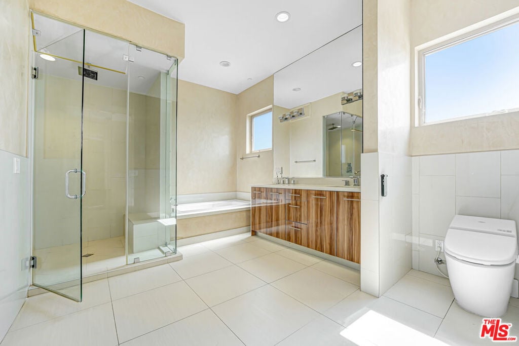 819 S Holt Avenue - Photo 16