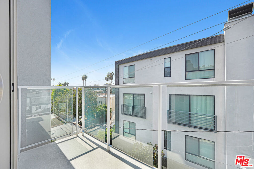 819 S Holt Avenue - Photo 18