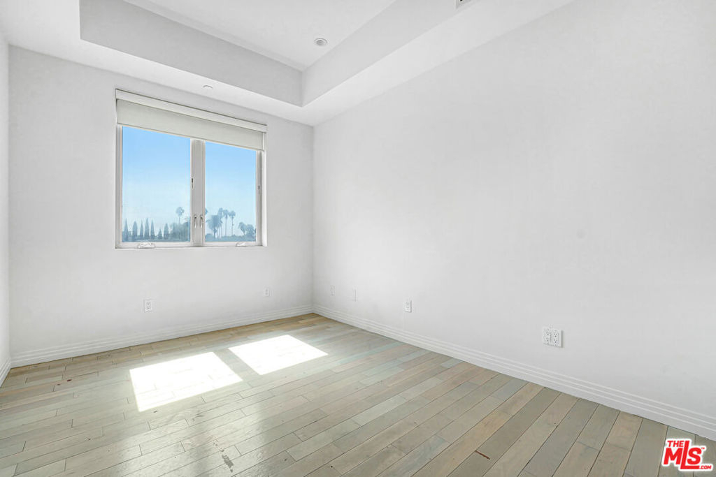 819 S Holt Avenue - Photo 8